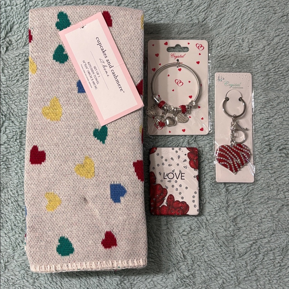 Cupcakes & Cashmere Towels - Picture 2 of 11